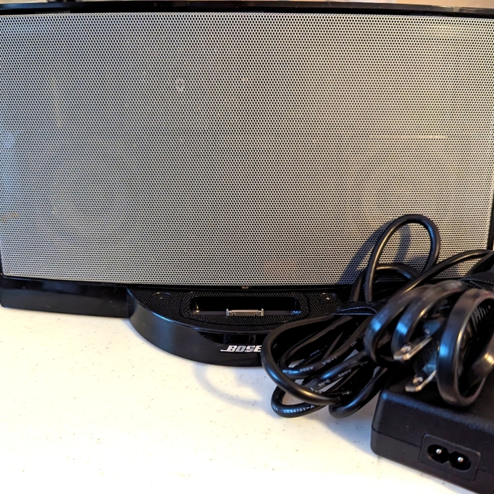 Bose sounddock with Iphone 4s 16GB